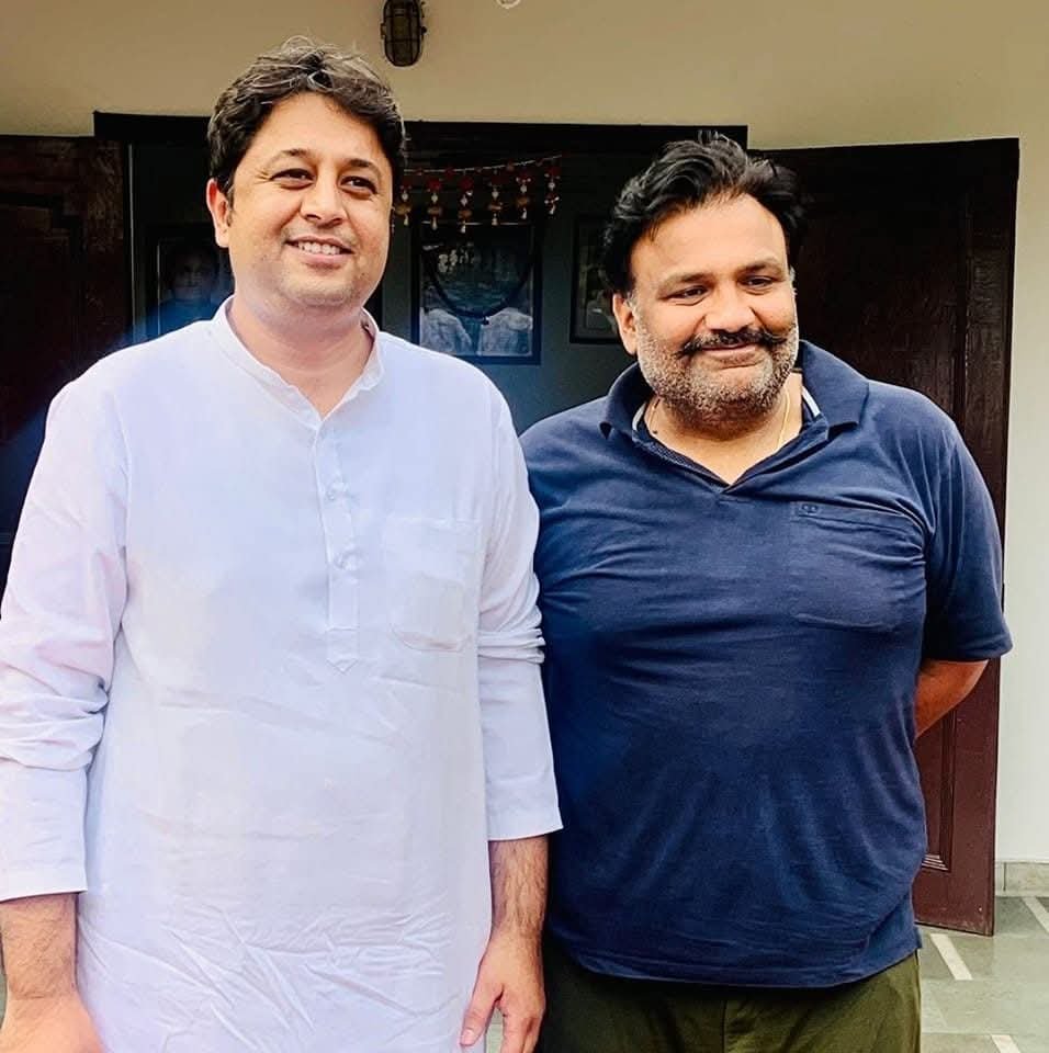 सांसद चंदन चौहान से मिलते सुमित खेड़ा 